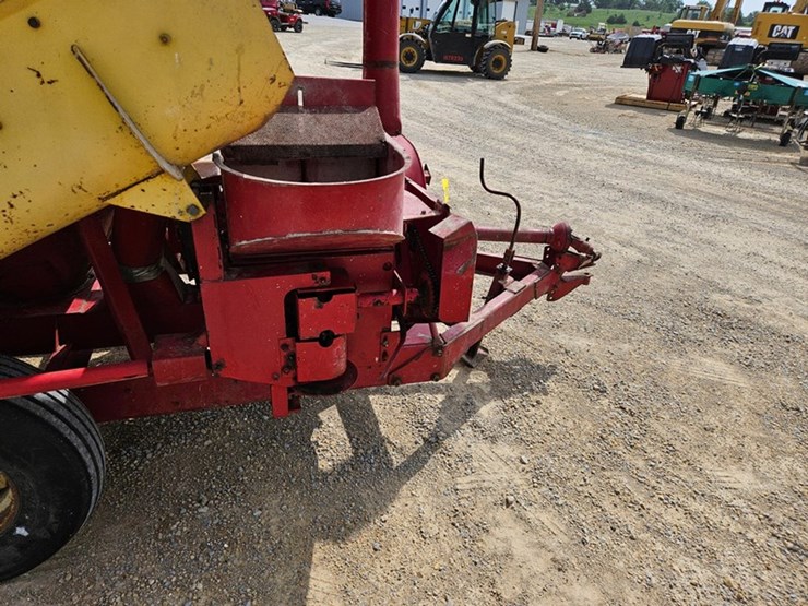 new-holland-352-image-21