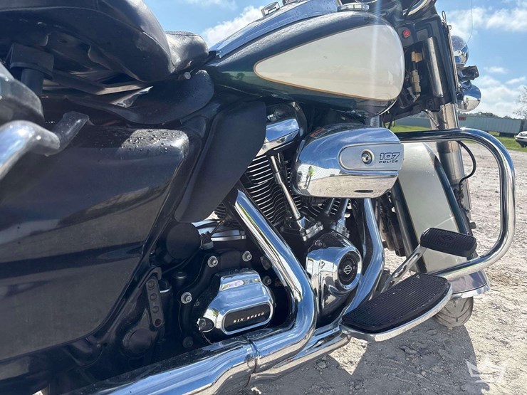 2017-harley-davidson-road-king-motorcycle-image-9