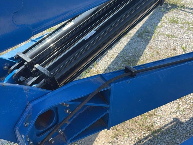 2022-brandt-13x90xlt-swing-away-auger,-hyd-raise-swing-away,-540pto,-less-than-60,000-bushel-ran,-still-has-the-paint-on-swing-away-augers,-twin-cylinder,-s/n--4905-image-24