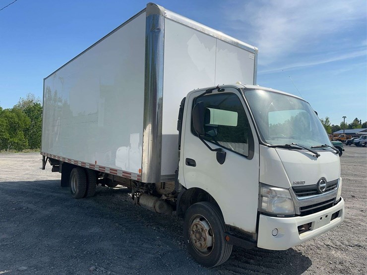 2015-hino-195-image-3