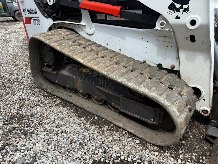 2017-bobcat-t770-image-12
