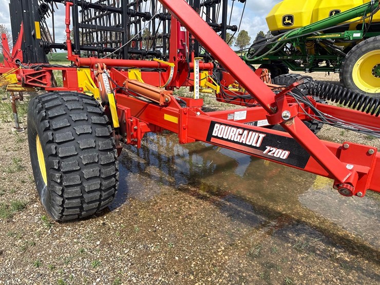 2013-bourgault-7200-image-6