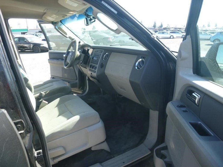 2011-ford-expedition-image-6
