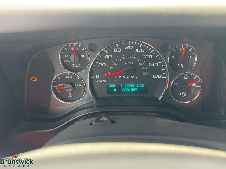 2010-chevrolet-express-20-passenger-mini-bus-image-25