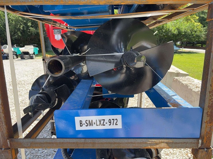 giyi-hydraulic-earth-auger-attachment-image-2