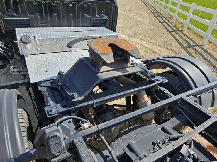 2021-ford-f350-image-17