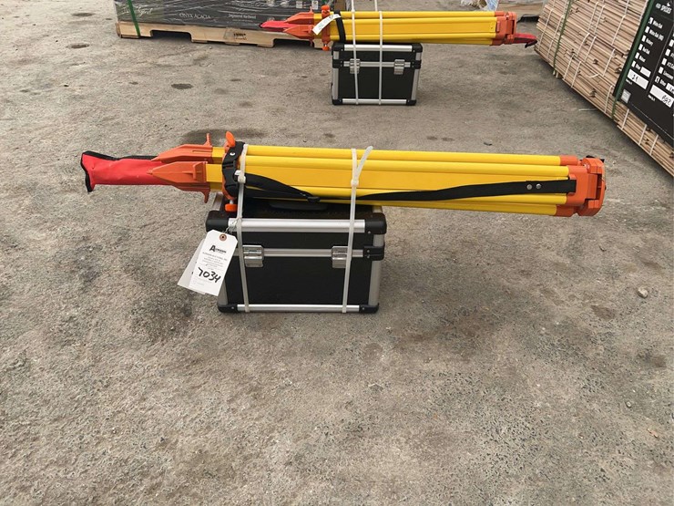 surveying-tripod-and-equipment-case-image-4