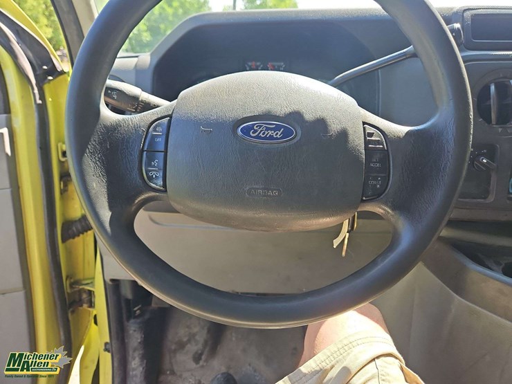 2010-ford-cargo-image-22