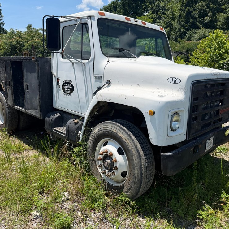 #12 • INTERNATIONAL TOOL TRUCK