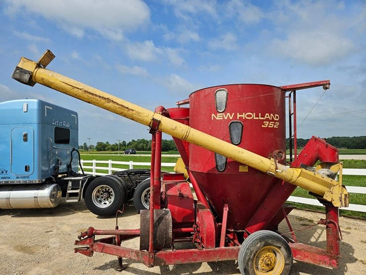 new-holland-352-image-26