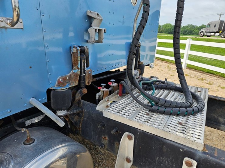 2006-peterbilt-386-image-20