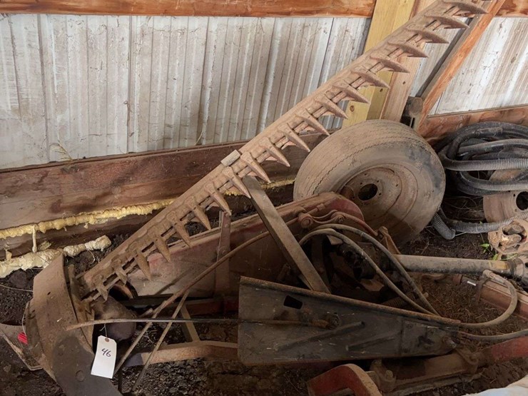 ih-2-pt.-hitch-sickle-bar-mower-image-1