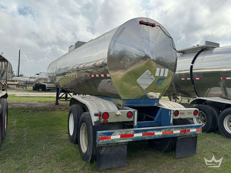 1984-brenner-tank-inc.-6,900-gallon-t/a-chemial-tanker-trailer-image-4