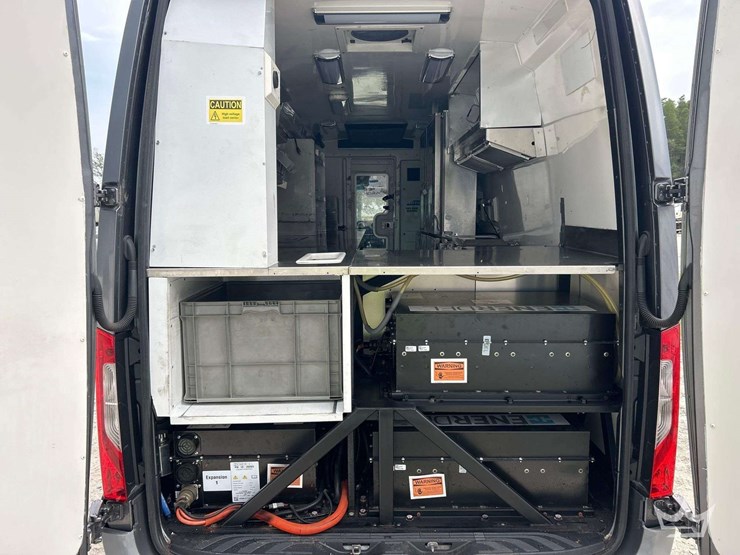 2021-mercedes-benz-sprinter-4500-image-27