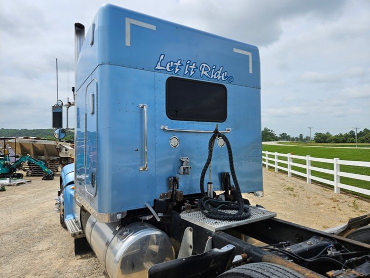 2006-peterbilt-386-image-18