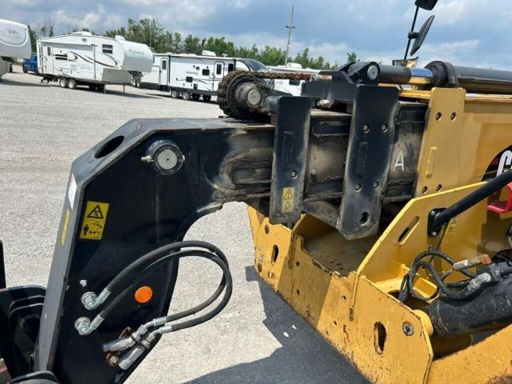 2015-caterpillar-th417c-gc-4wd-telehandler-yc5a125-image-32