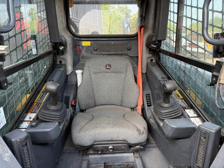 2021-deere-325g-image-20