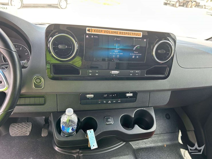 2021-mercedes-benz-sprinter-4500-image-14