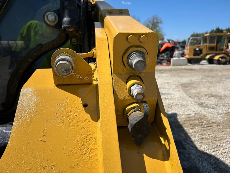 2018-caterpillar-299d2-xps-image-11