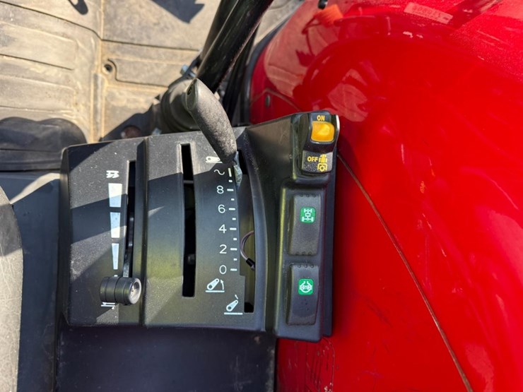 massey-ferguson-4710-image-28