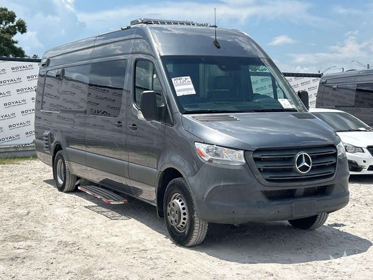 2021-mercedes-benz-sprinter-4500-image-4