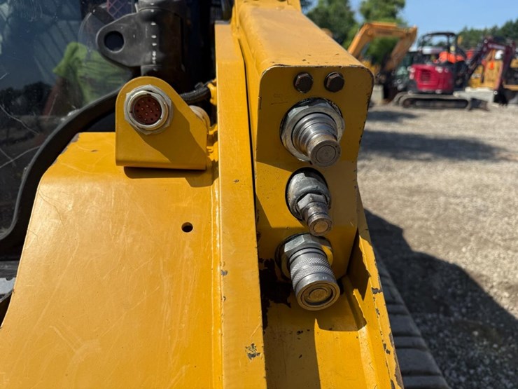 2015-caterpillar-277d-image-11