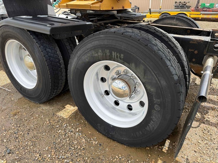2001-kenworth-w900l-image-13