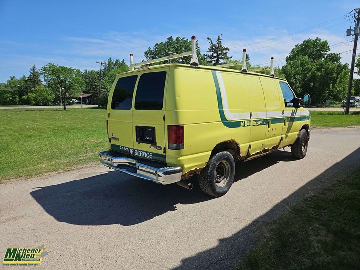 2010-ford-cargo-image-4
