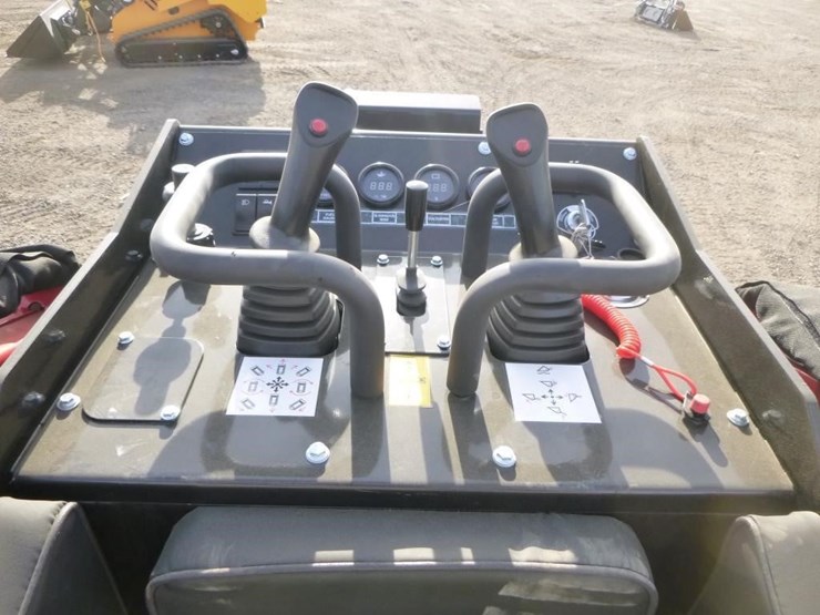 2026-sdlool-v1000-skid-steer-track-loader-image-11