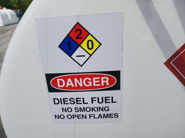 am-tank-fuel-tank-with-pump/nozzle-(490-gallon/1800-litre)-image-9