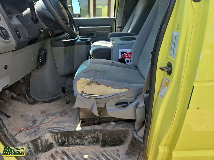 2010-ford-cargo-image-15