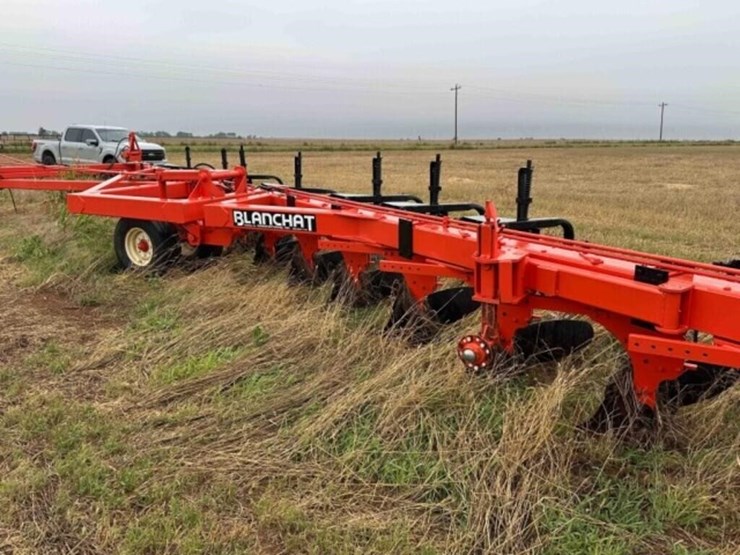 blanchat-12-bottom-plow-image-11