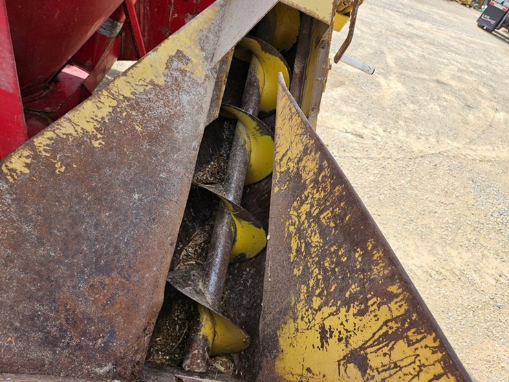 new-holland-352-image-19