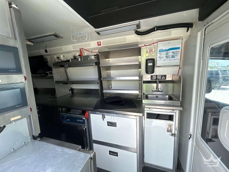 2021-mercedes-benz-sprinter-4500-image-21