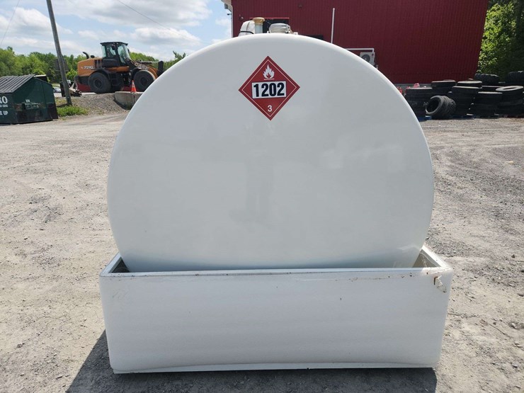 am-tank-fuel-tank-with-pump/nozzle-(1050-gallon/4000-litre)-image-2