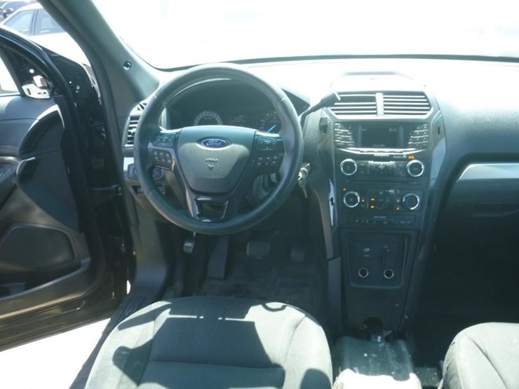 2017-ford-explorer-image-9