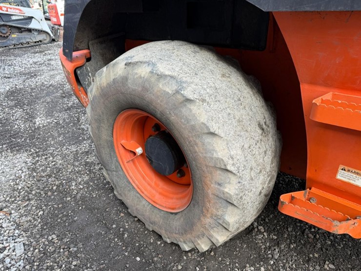 2019-hitachi-zw80-5b-image-13