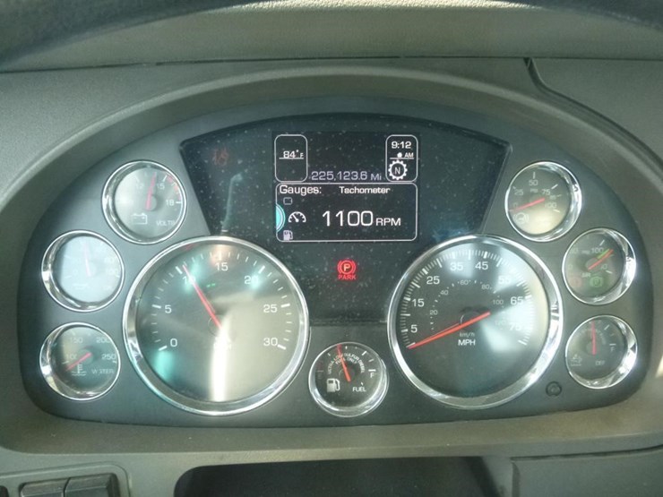 2017-kenworth-t880-image-24