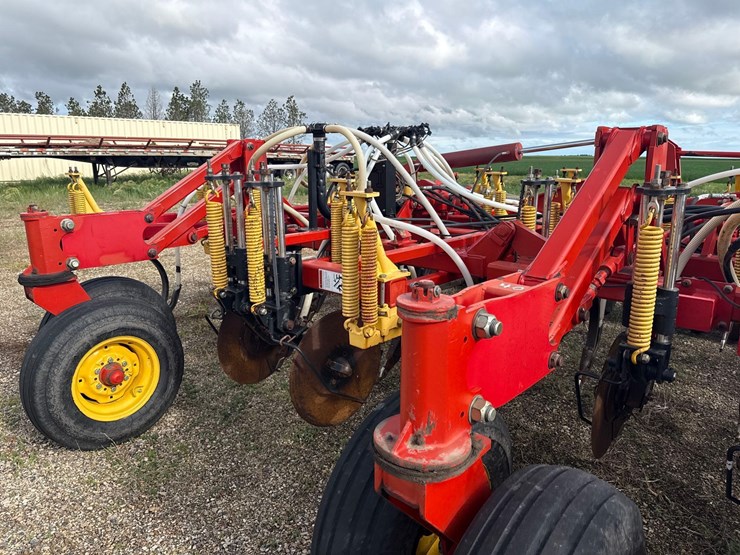 2006-bourgault-8710-air-seeder-image-33