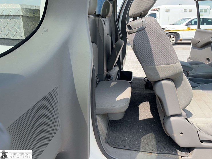 2013-nissan-frontier-image-19
