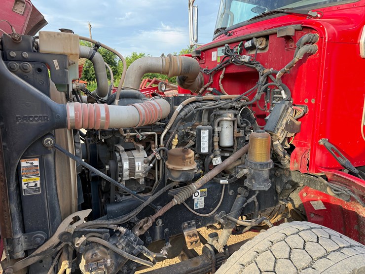 2013-peterbilt-367-image-27