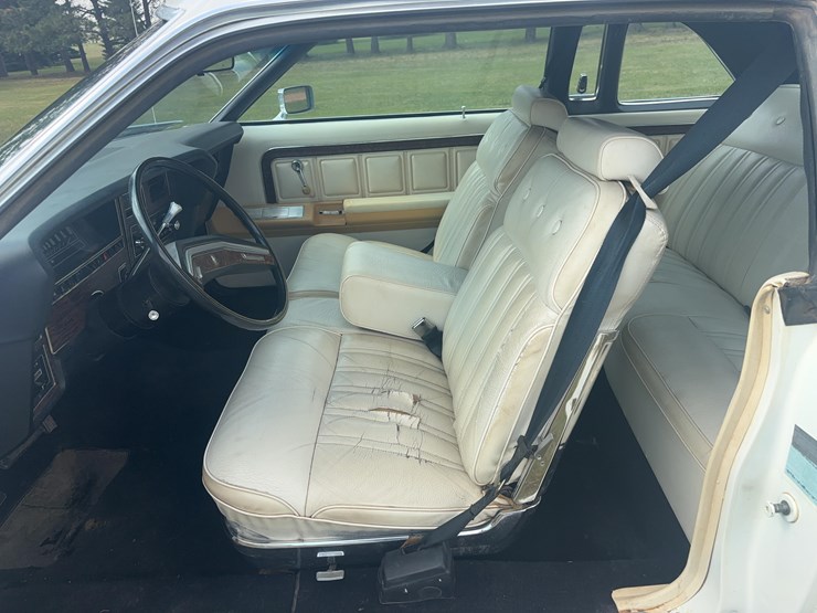 1976-ford-ltd-landau-image-21