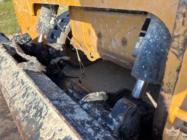2021-caterpillar-259d3-image-10