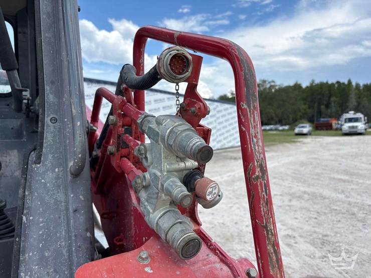 2019-takeuchi-tl10v2-image-12