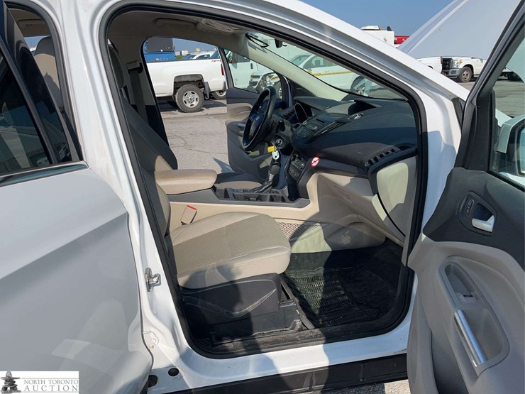 2017-ford-escape-image-19