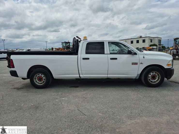 2012-dodge-3500-image-4