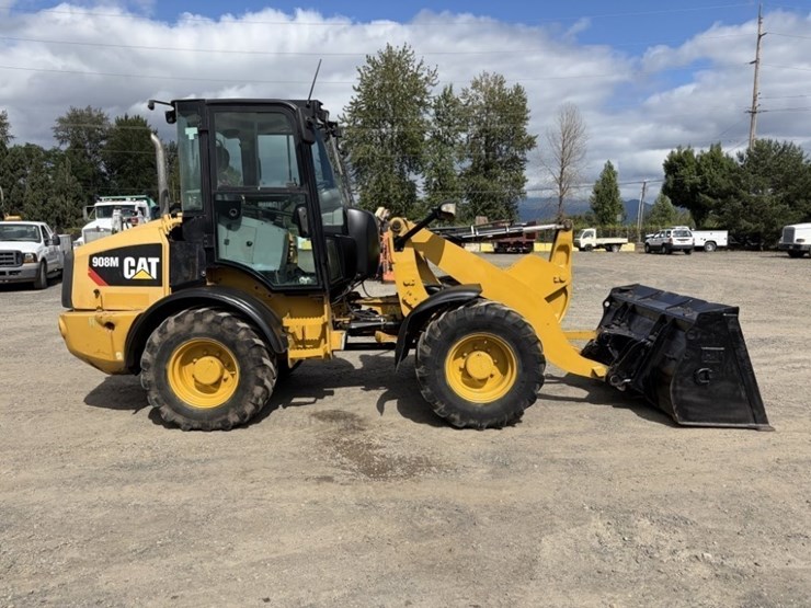 2016-caterpillar-908m-image-3
