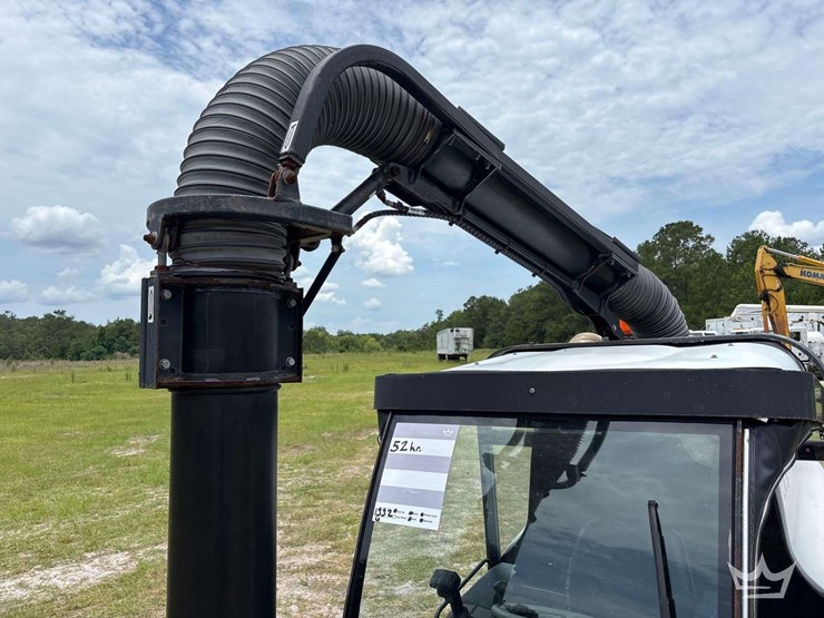 2019-madvac-lr50-ride-on-litter-vacuum-image-13