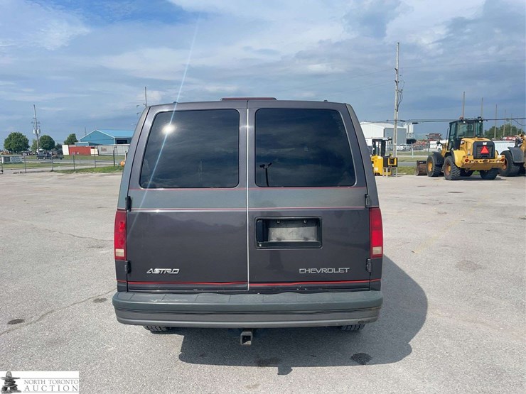 2005-chevrolet-astro-image-6