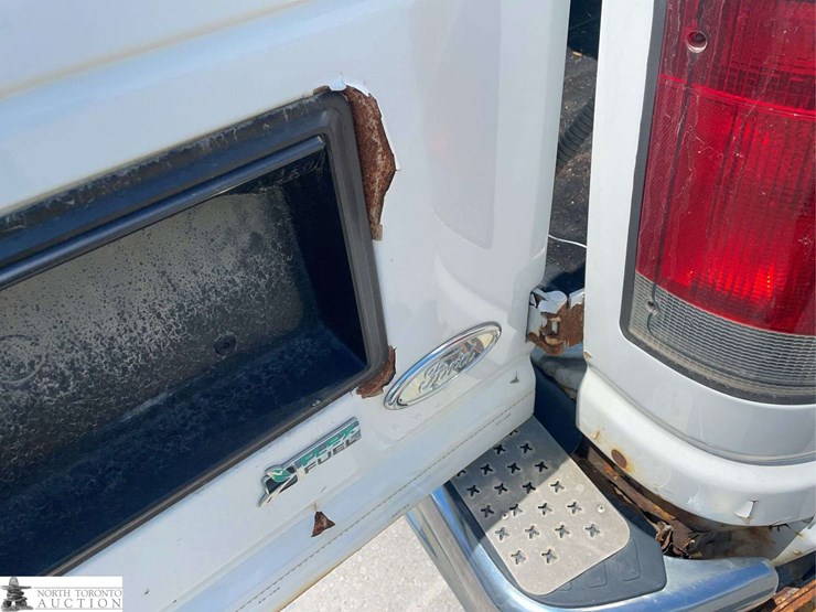 2012-ford-cargo-image-33